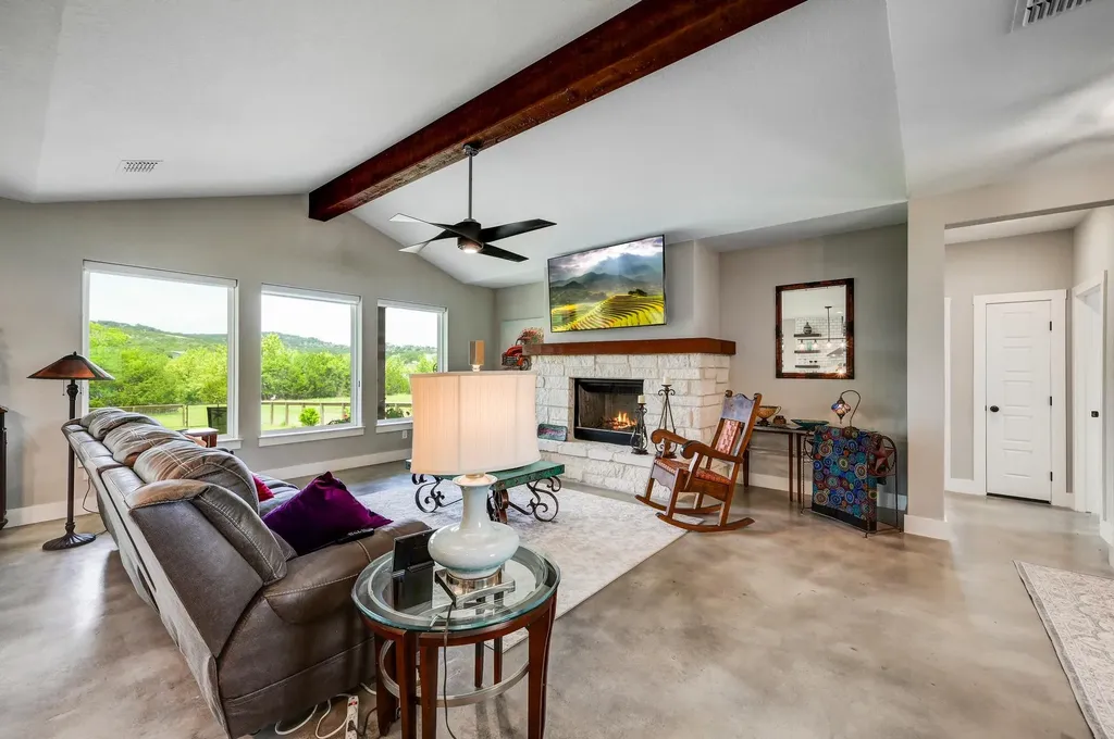 202 Falling Oak Drive Blanco TX 78606