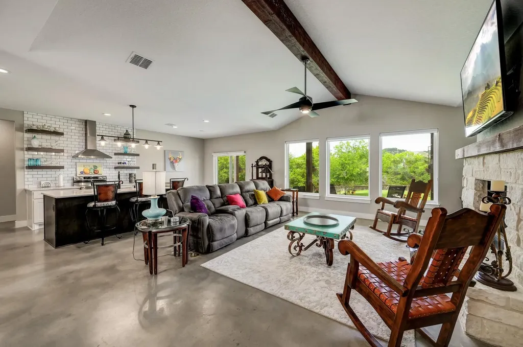 202 Falling Oak Drive Blanco TX 78606