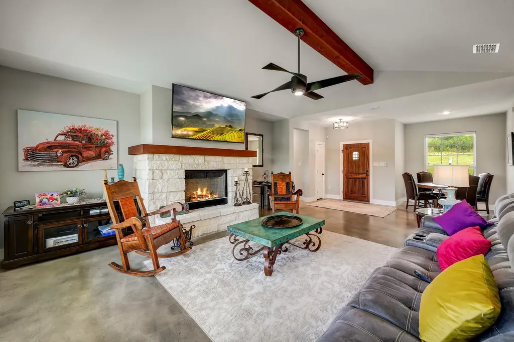 202 Falling Oak Drive Blanco TX 78606