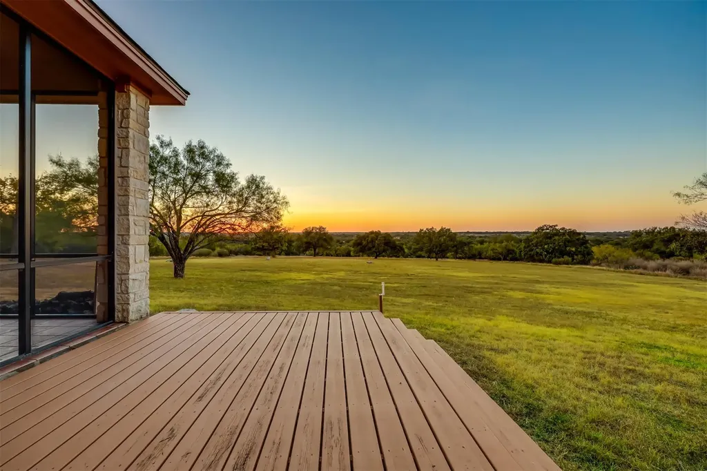 104 Running Brook Trail Spicewood TX 78669