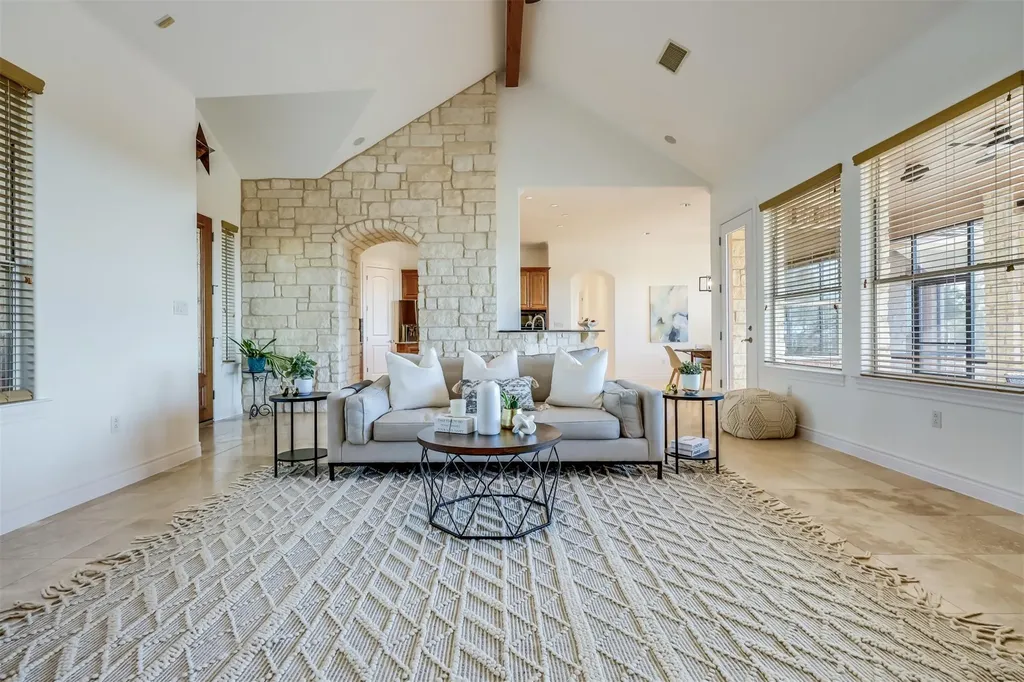 104 Running Brook Trail Spicewood TX 78669