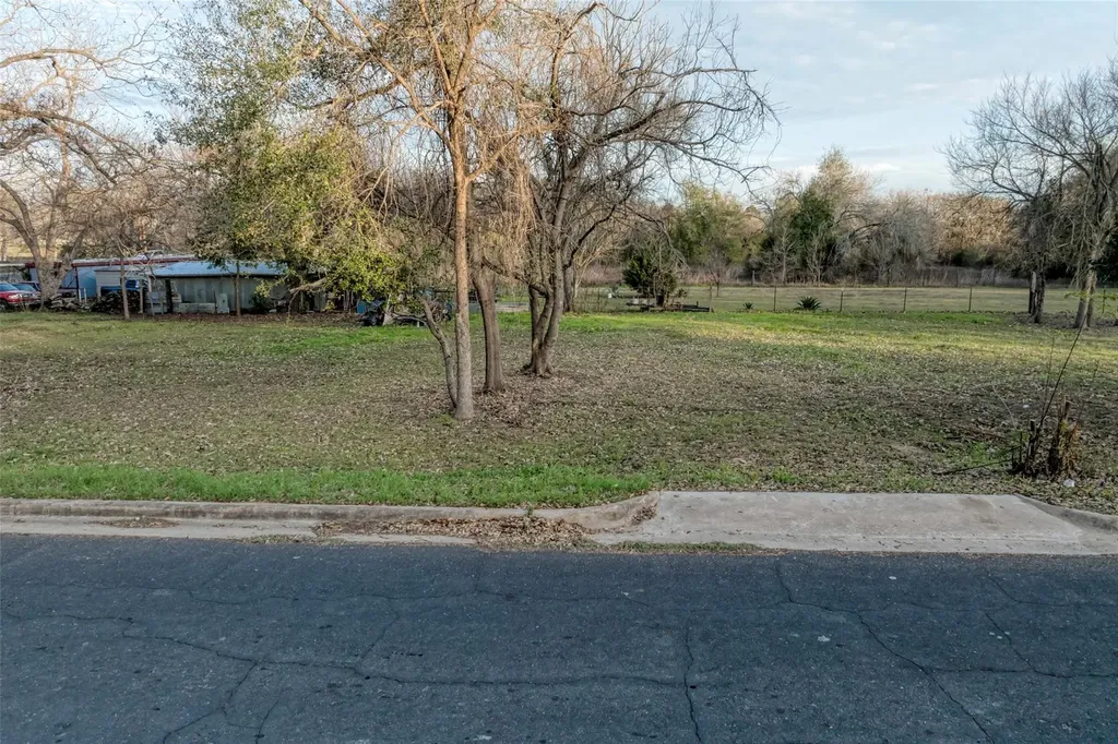 Lot 3 E Alamo Street Elgin TX 78621