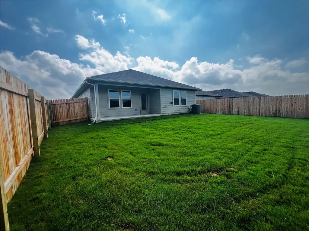 315 Darwin Place Lockhart TX 78644