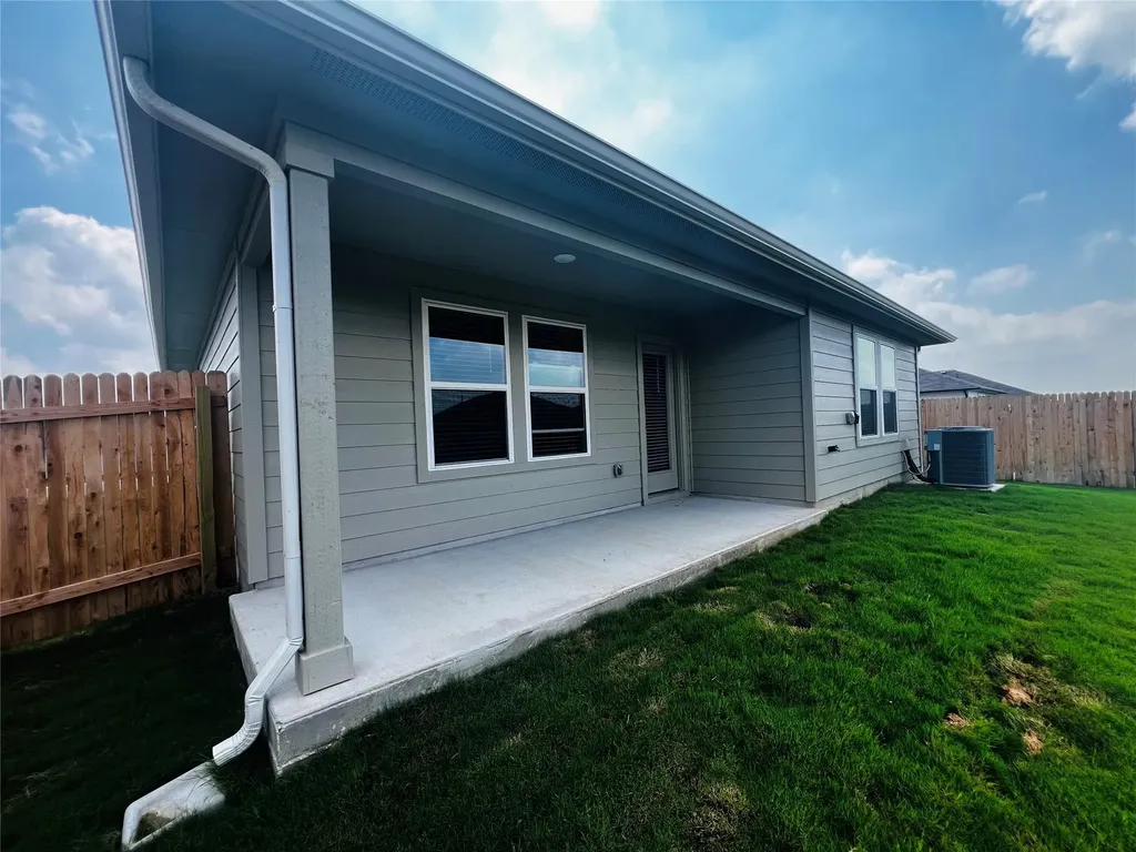 315 Darwin Place Lockhart TX 78644
