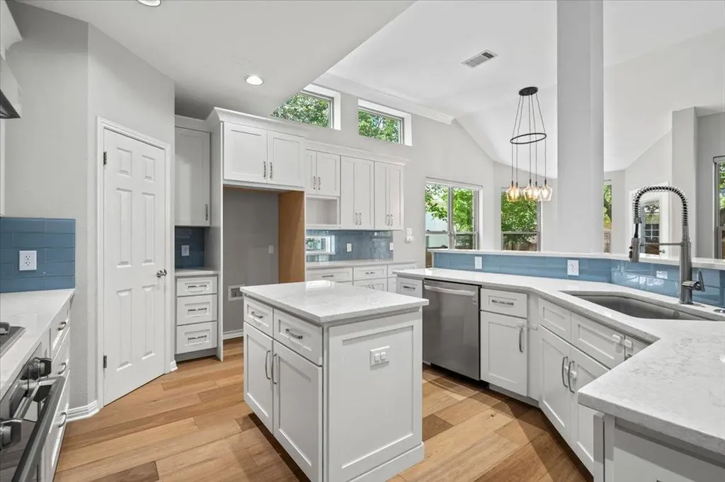 5301 Deerwood Lane Austin TX 78730