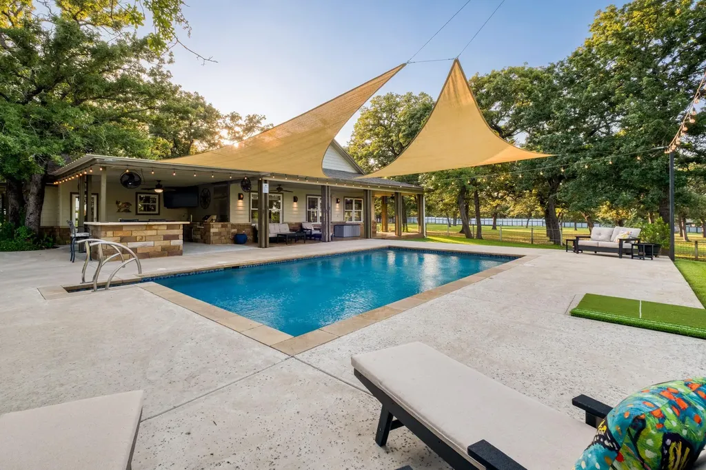 1474 County Road B Lexington TX 78947