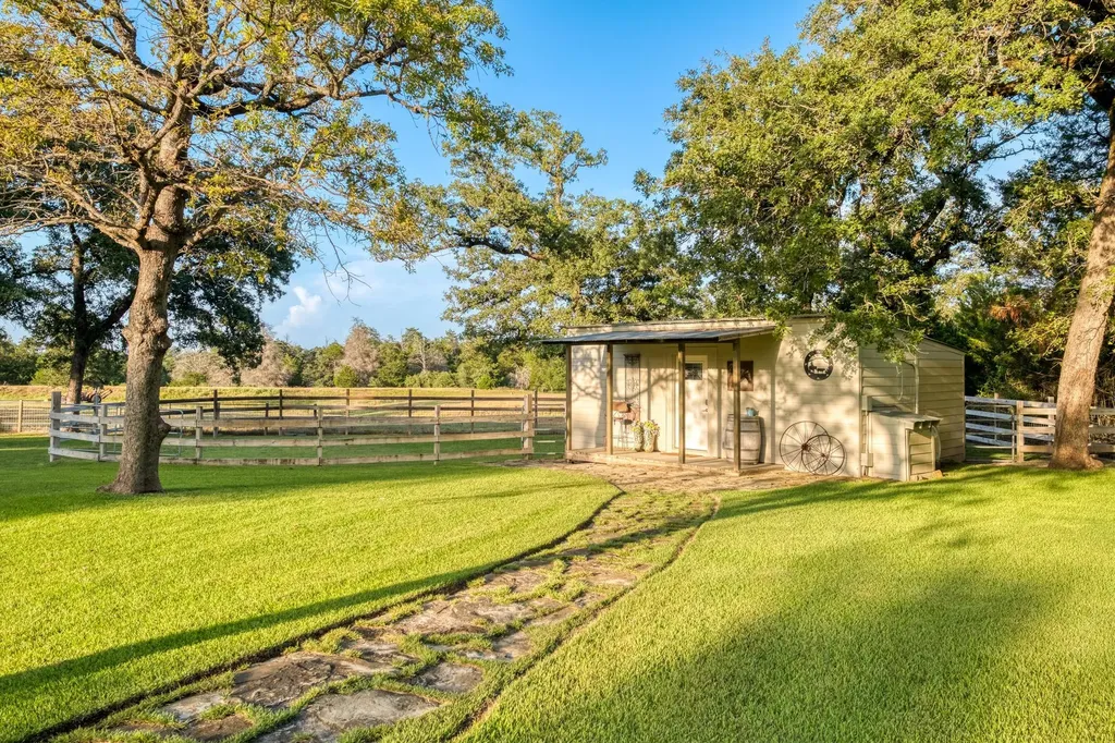 1474 County Road B Lexington TX 78947