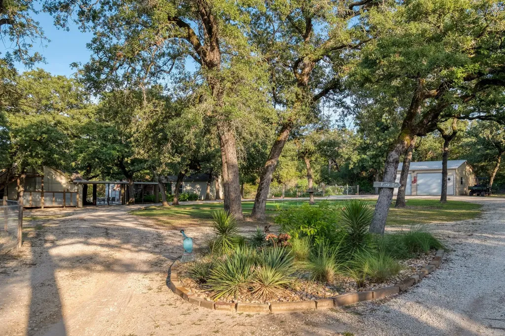 1474 County Road B Lexington TX 78947