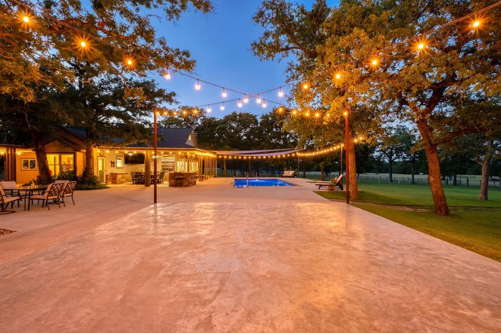 1474 County Road B Lexington TX 78947