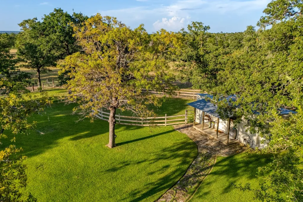 1474 County Road B Lexington TX 78947