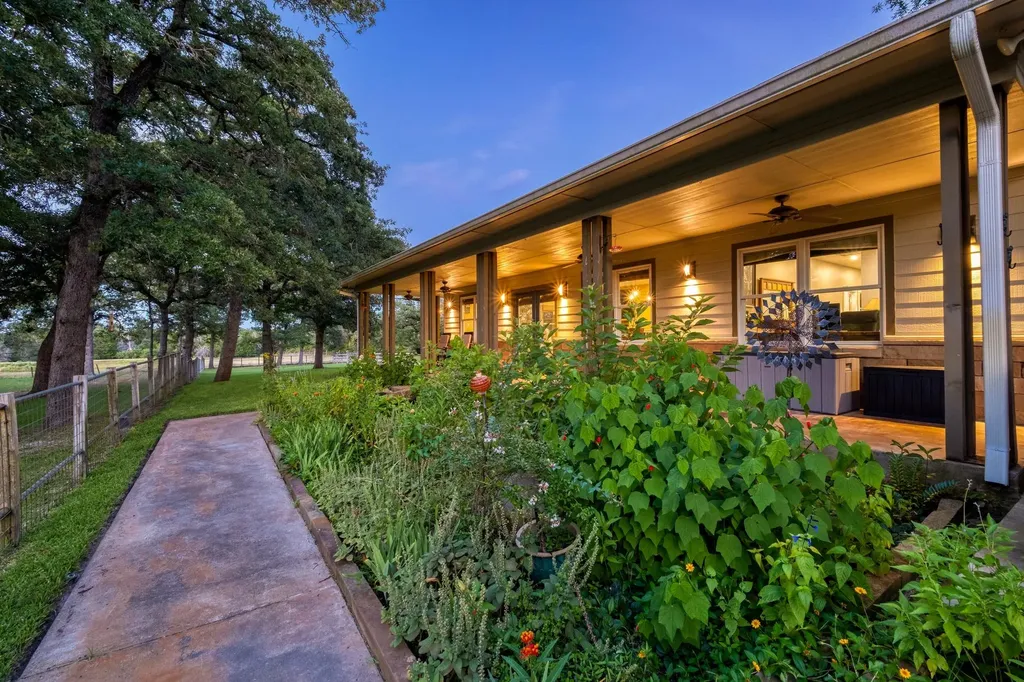 1474 County Road B Lexington TX 78947