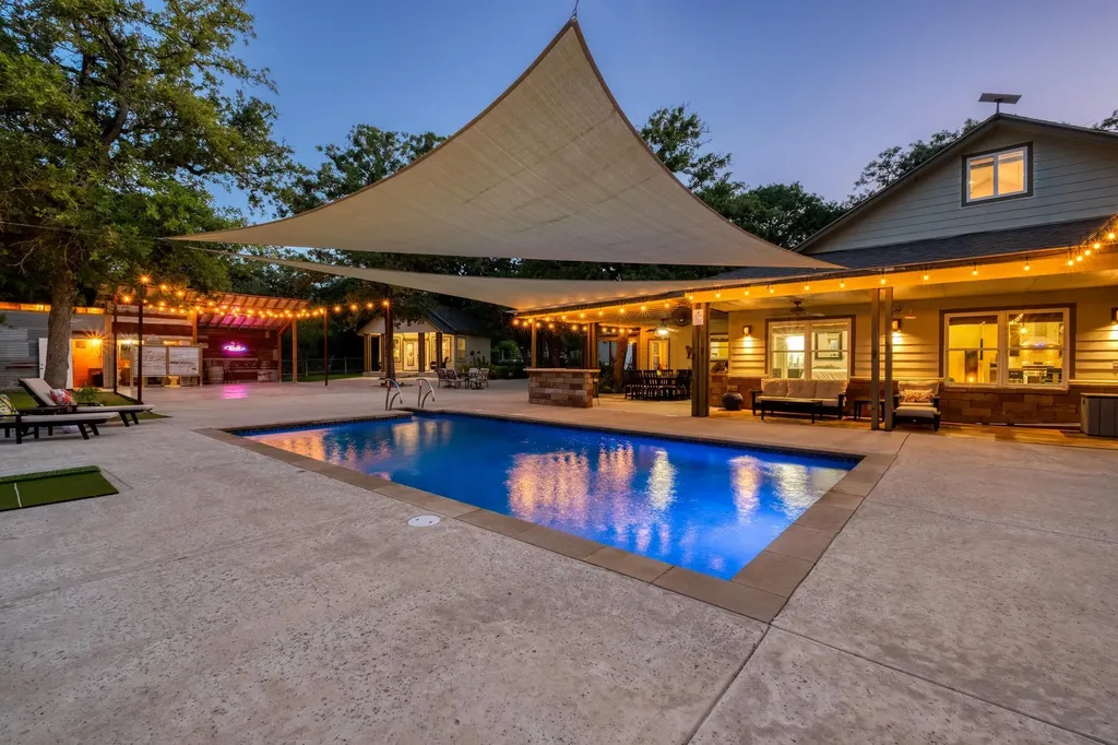 1474 County Road B Lexington TX 78947