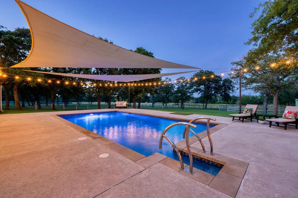 1474 County Road B Lexington TX 78947