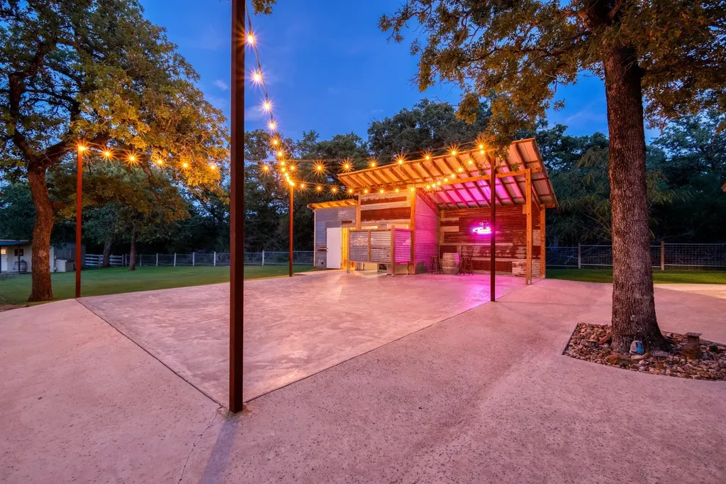 1474 County Road B Lexington TX 78947