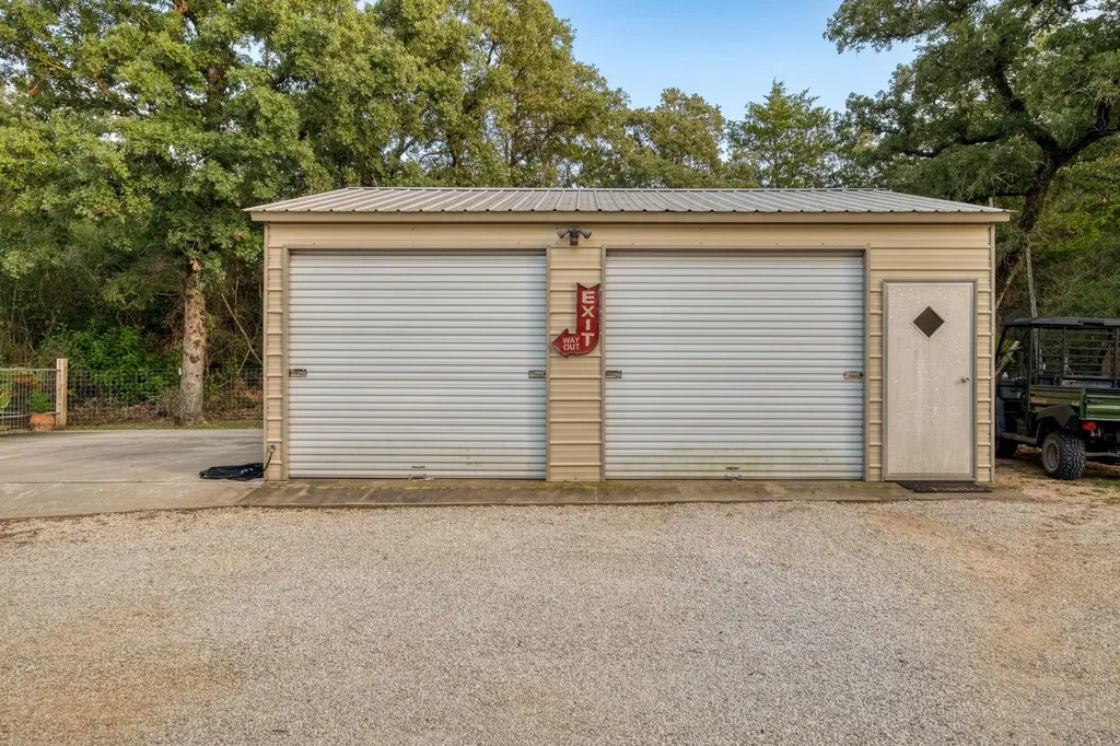 1474 County Road B Lexington TX 78947