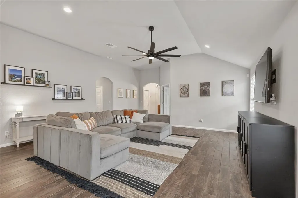 201 Little Draw Lane Leander TX 78641