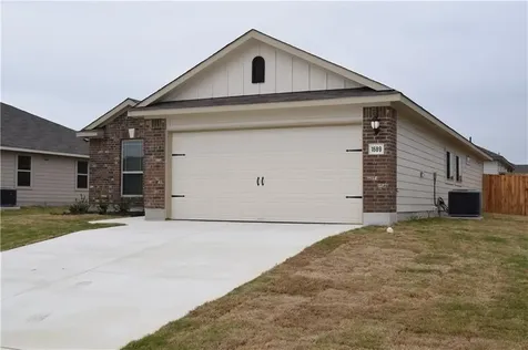 1689 Woodlands Drive Kyle TX 78640