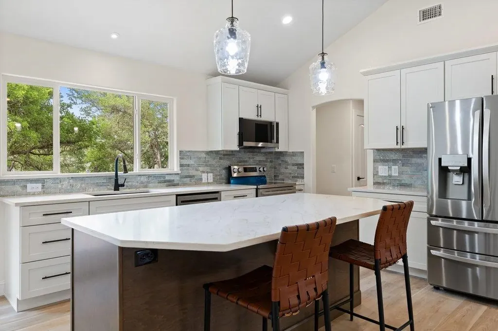 20100 Siesta Shores Drive Spicewood TX 78669