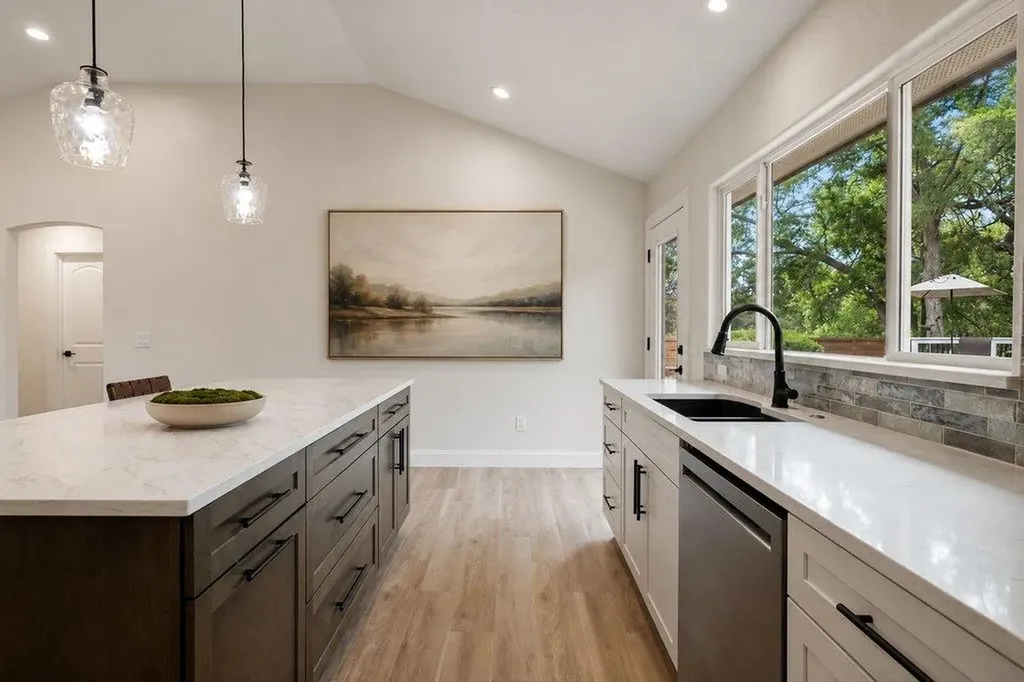20100 Siesta Shores Drive Spicewood TX 78669
