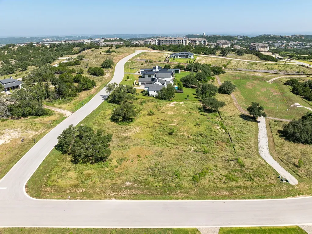 5813 Twin Peaks Trace Austin TX 78738