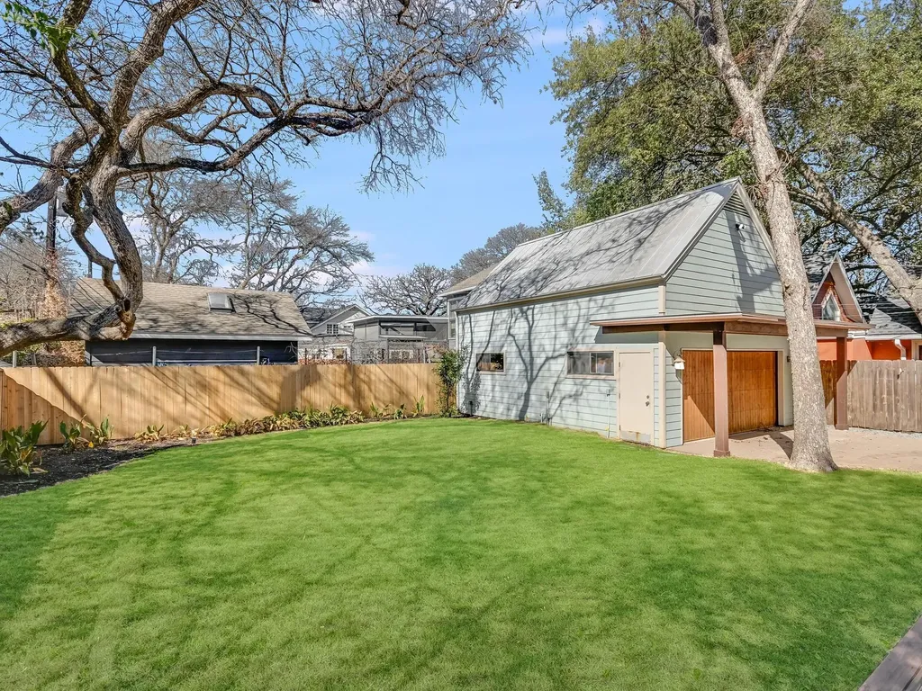 2704 Oakhurst Avenue Austin TX 78703