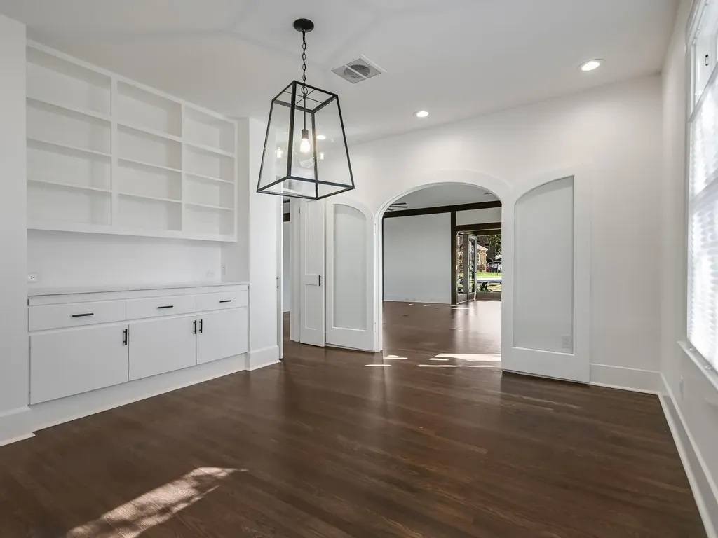2704 Oakhurst Avenue Austin TX 78703