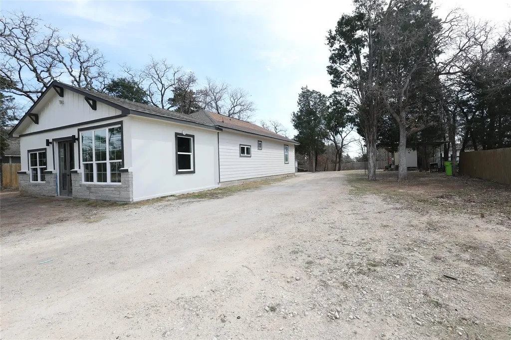 250 La Selva Drive Elgin TX 78621