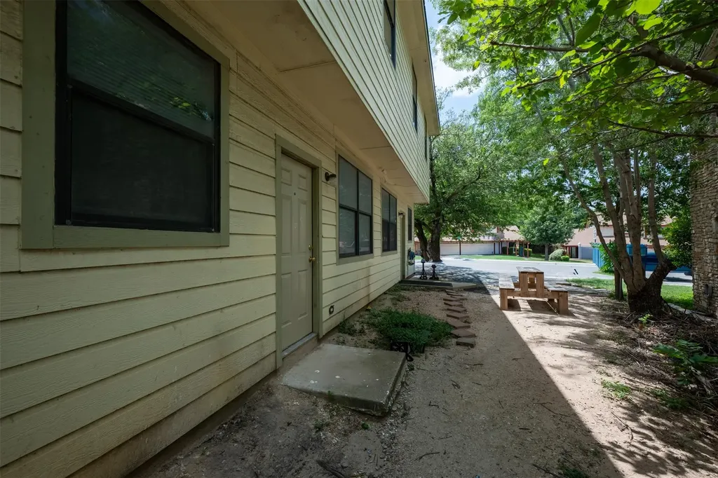 8901 Parkfield Drive Austin TX 78758