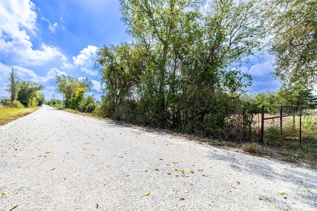 287 Sunset Trail Luling TX 78648