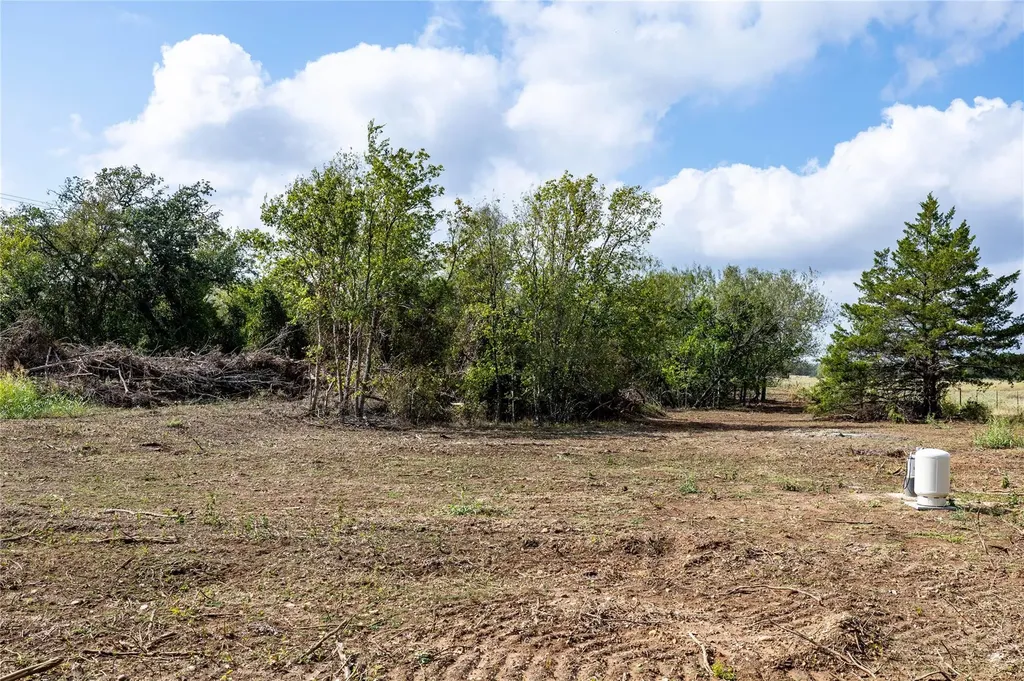 287 Sunset Trail Luling TX 78648