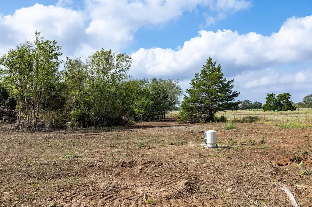 287 Sunset Trail Luling TX 78648