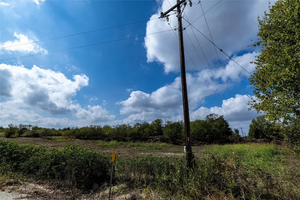 287 Sunset Trail Luling TX 78648