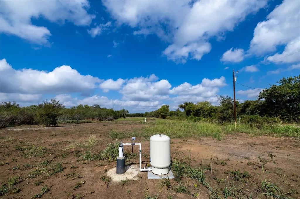 287 Sunset Trail Luling TX 78648