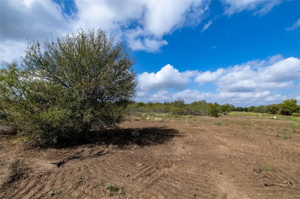 287 Sunset Trail Luling TX 78648