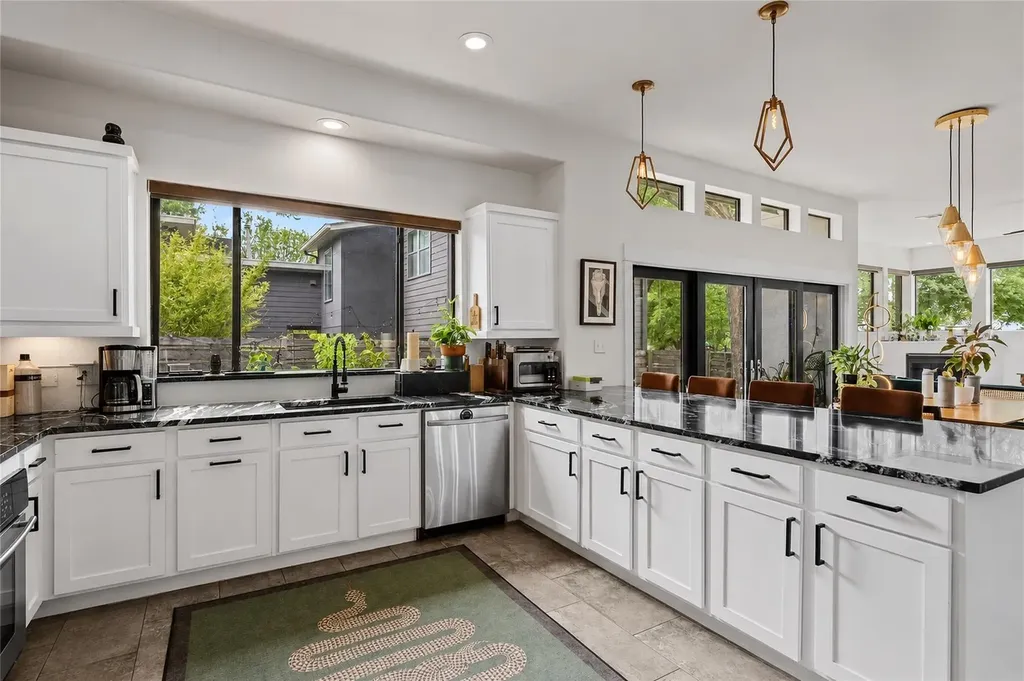 2009 Arthur Lane Austin TX 78704