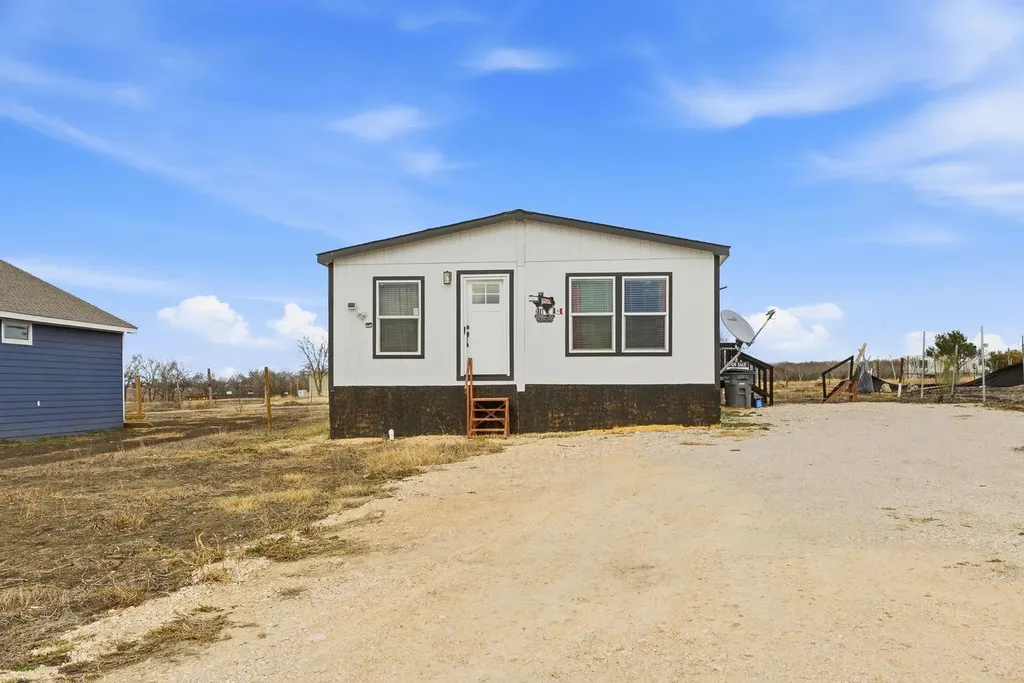 279 Pajarilla Pass Del Valle TX 78617