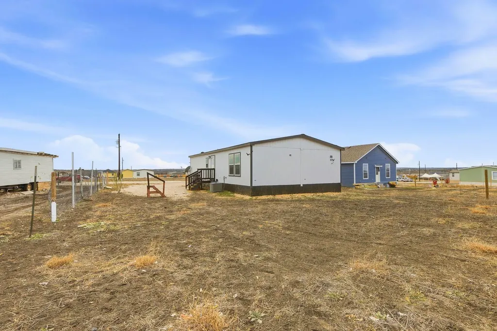 279 Pajarilla Pass Del Valle TX 78617