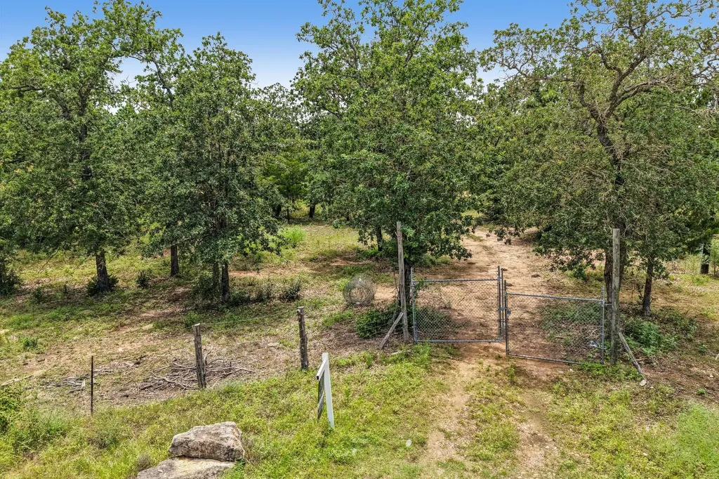 499 Bridgestone Court Lockhart TX 78644