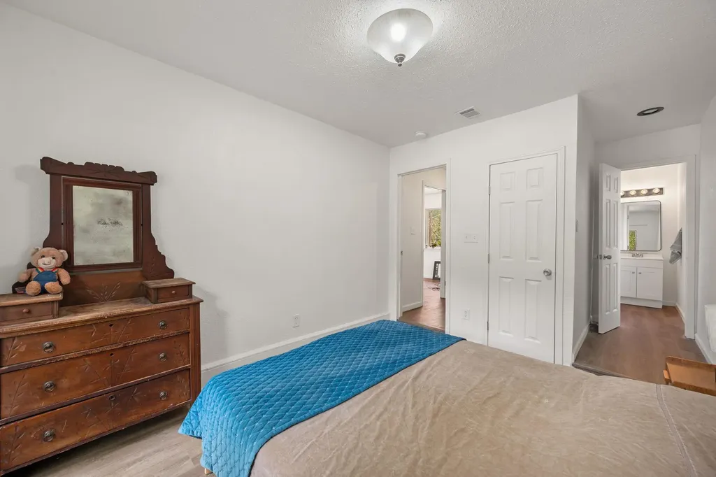 5800 Breezewood Drive Austin TX 78745