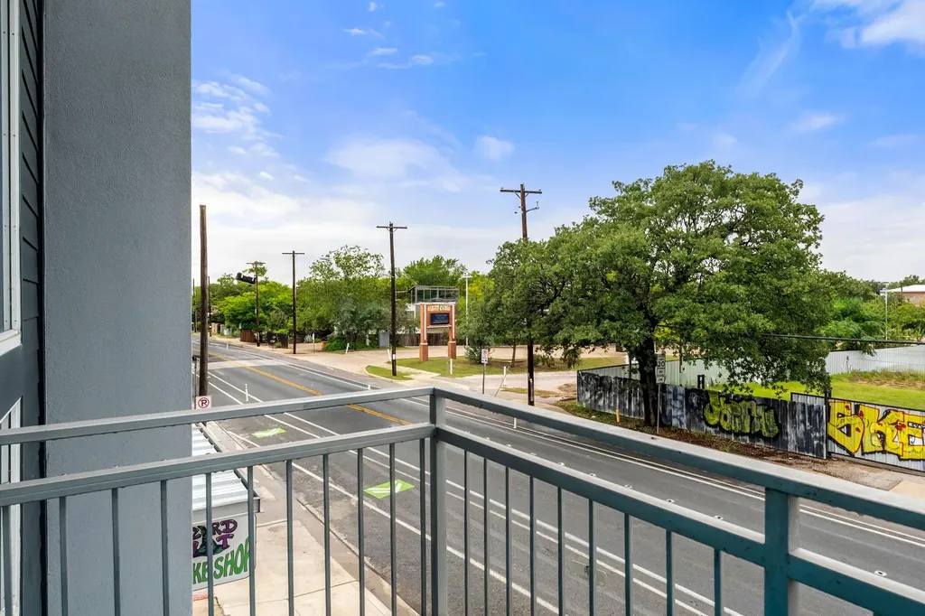 2931 E 12th Street Austin TX 78702