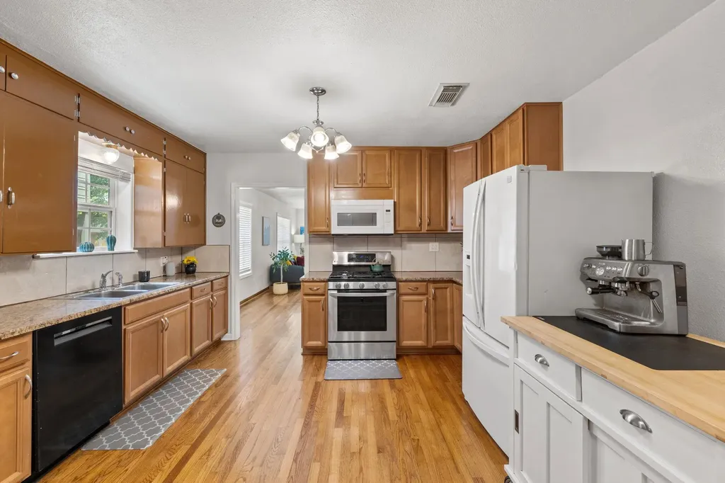 902 Mansell Avenue Austin TX 78702