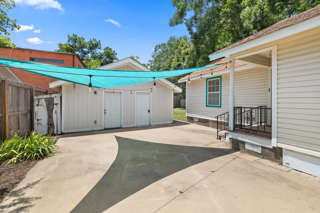 902 Mansell Avenue Austin TX 78702