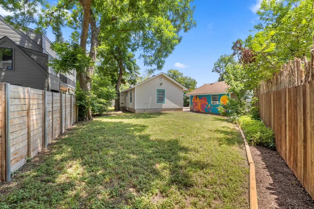 902 Mansell Avenue Austin TX 78702
