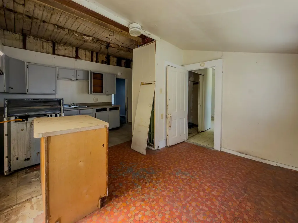 302 E Crockett Street Luling TX 78648