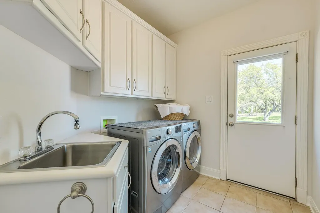 4424 Lago Viento Austin TX 78734