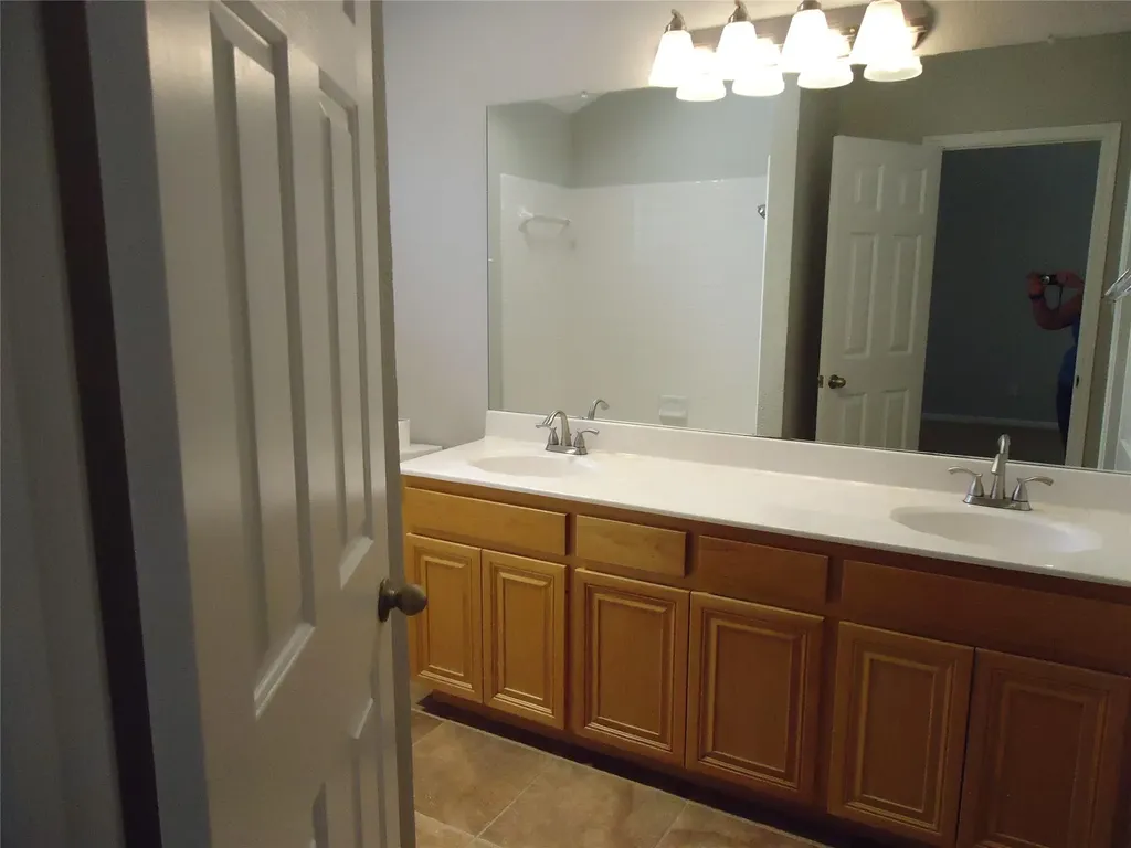 1404 Peachtree Valley Drive Round Rock TX 78681