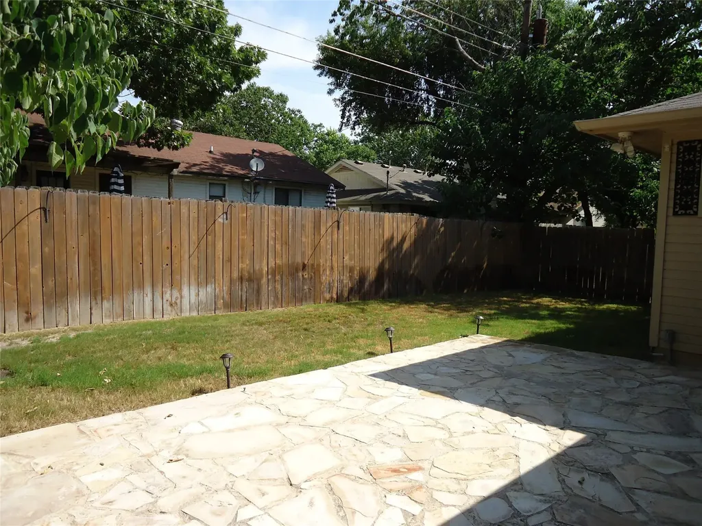1404 Peachtree Valley Drive Round Rock TX 78681