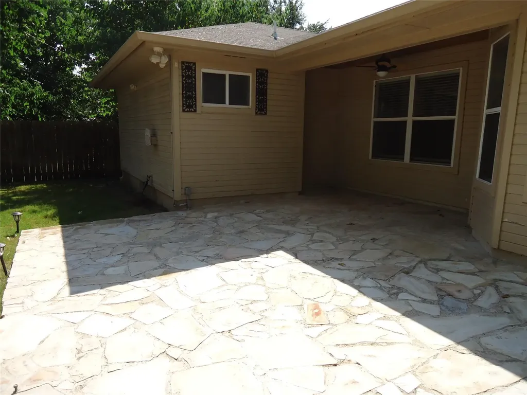 1404 Peachtree Valley Drive Round Rock TX 78681