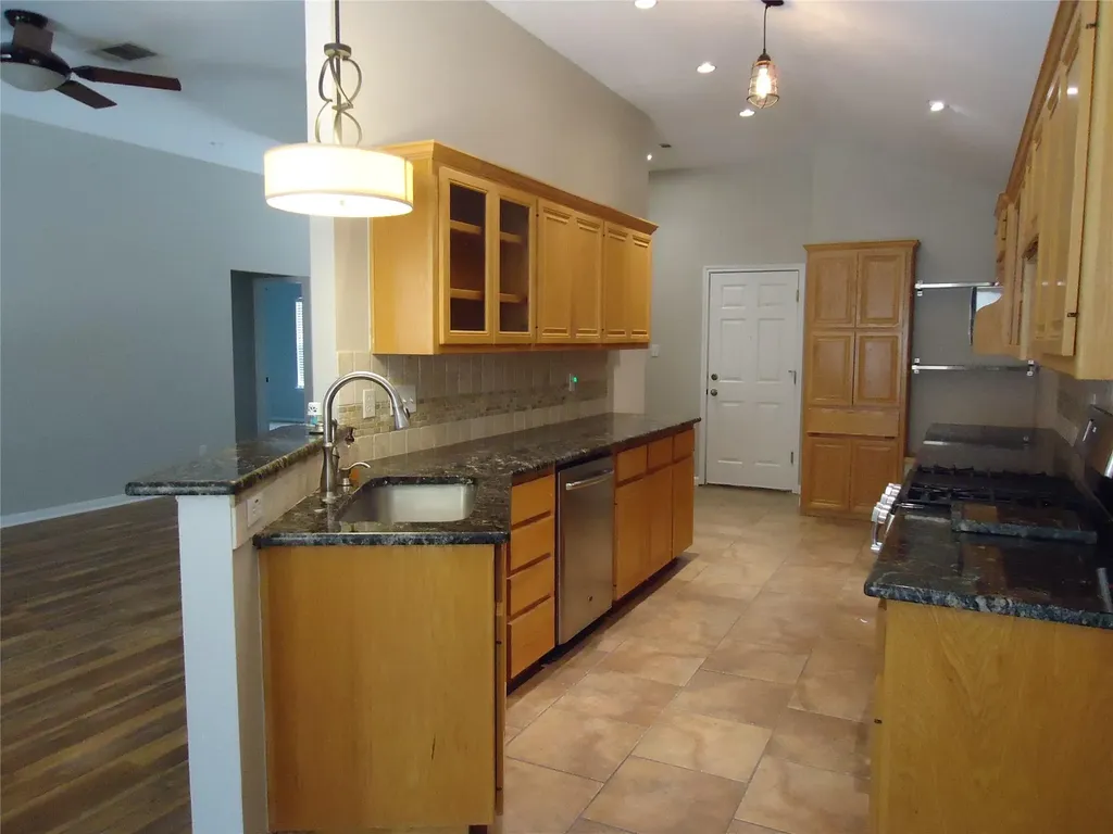 1404 Peachtree Valley Drive Round Rock TX 78681