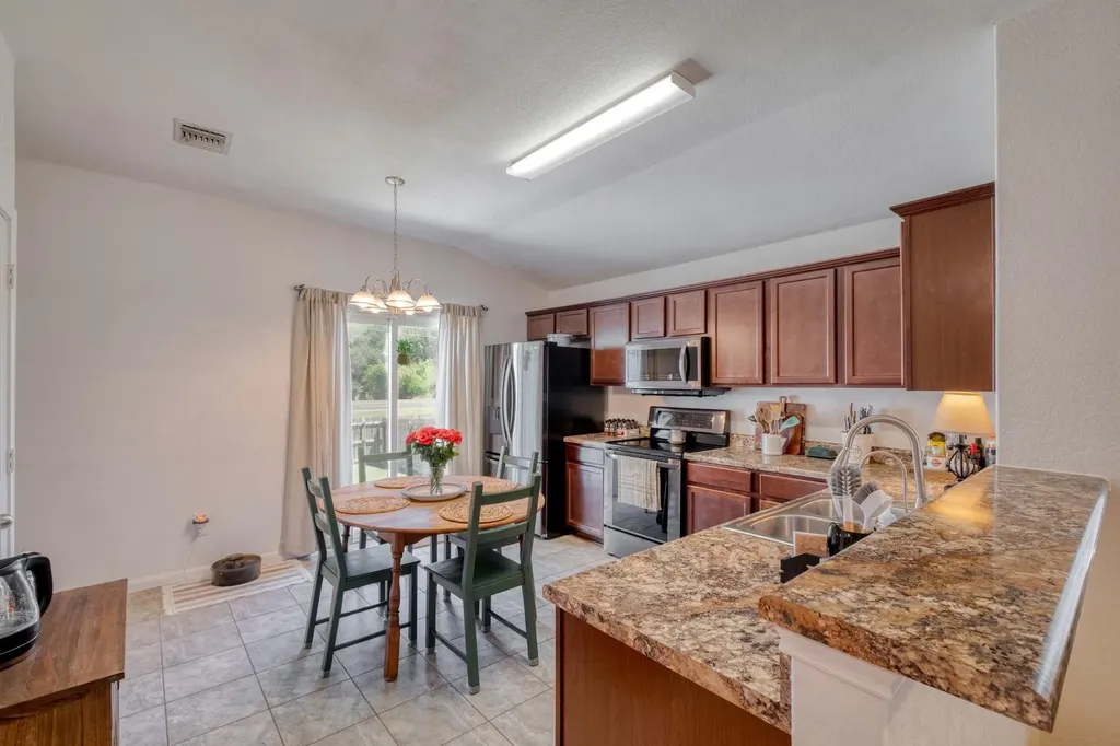 174 Falcon Drive Luling TX 78648